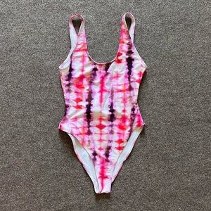 Missguided scoop neck open back pink and white tie-dye one piece swimsuit size 2